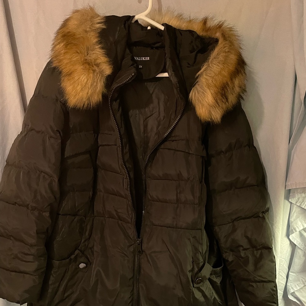 Valuker 2X EUC black winter coat with faux fur trim. Thigh length. Super warm.